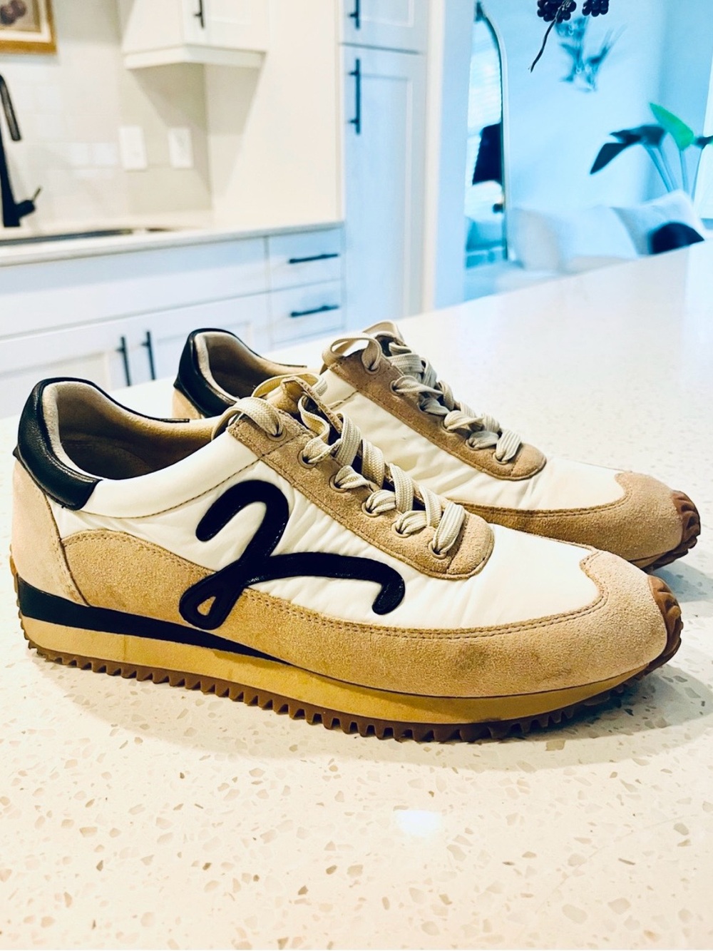 Vaneli Queen size 9.5